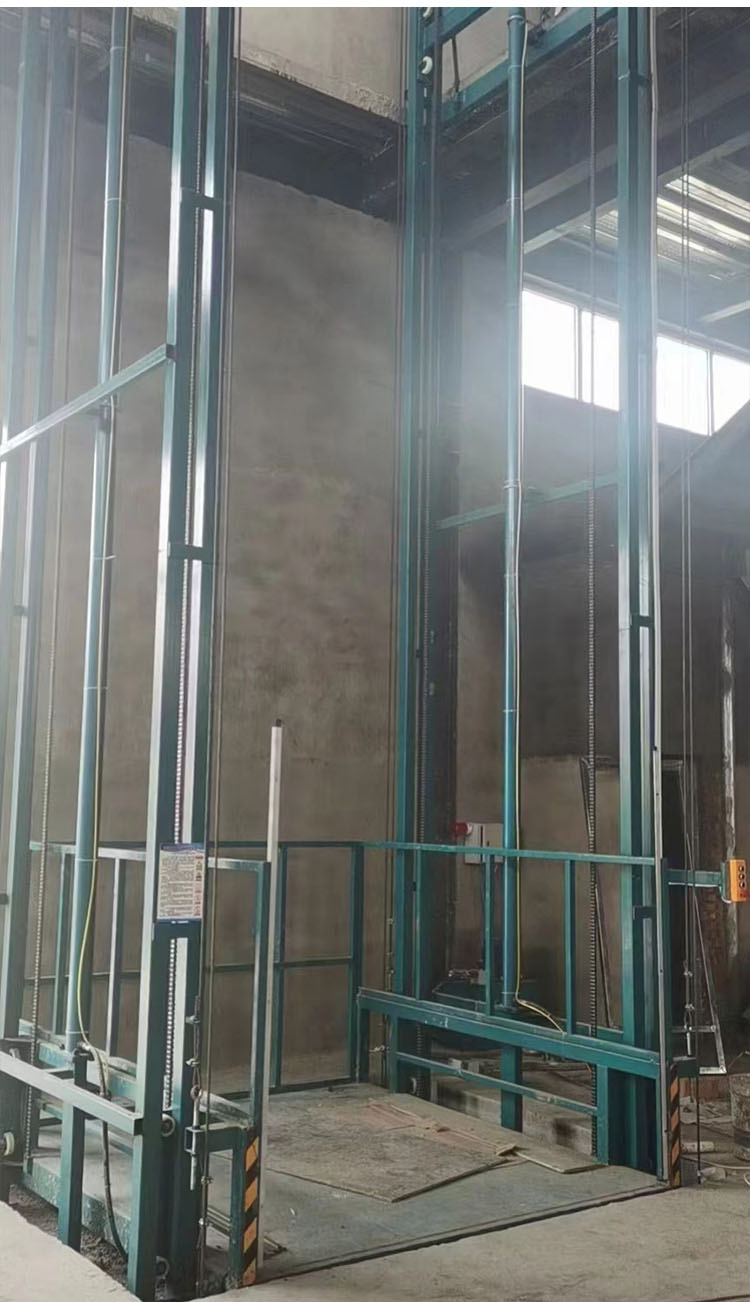 導軌式升降平臺